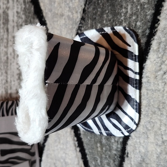 ZEBRA PRINT PLUSH LINED EYEGLASSES PROTECTIVE HOLDER - Picture 6 of 12